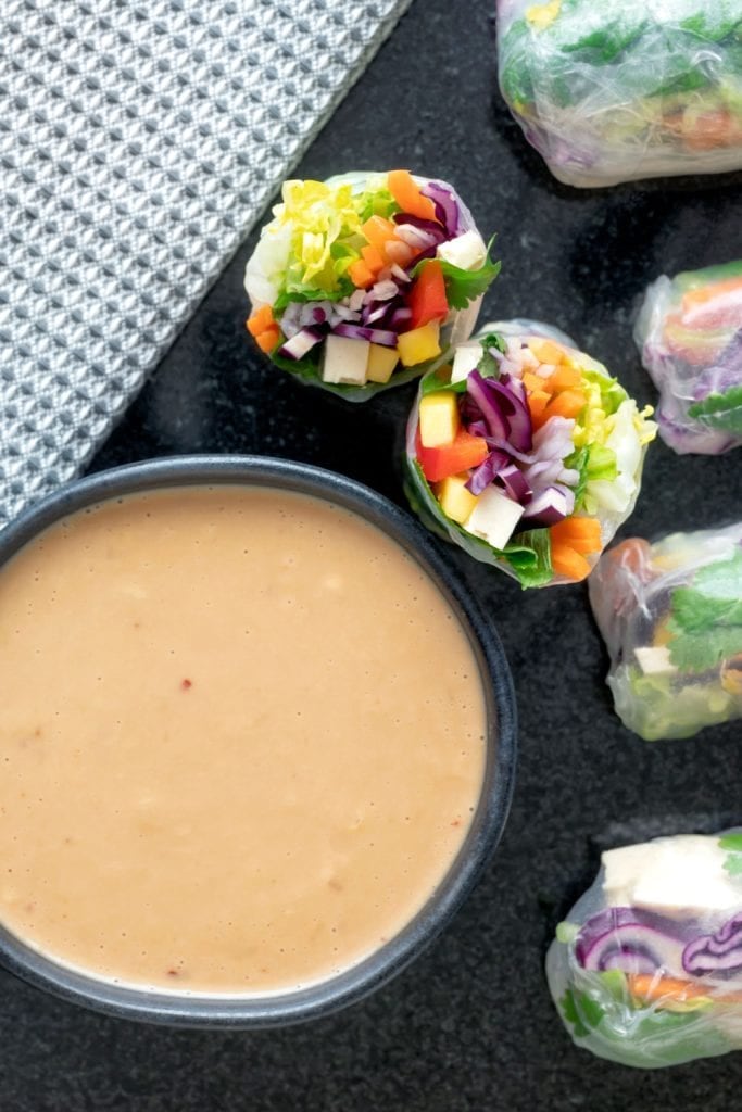 Goi cuon: el rollito vietnamita que se come frio y se desarma con la salsa de mani