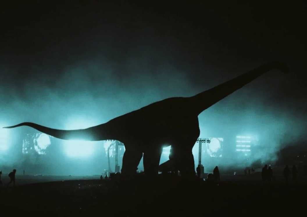 Dinosaurios en la vereda: Abrams se cansó de la selva y apostó por el barrio