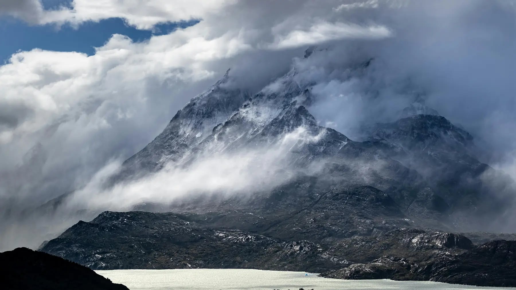 El viernes se veste de invierno en Neuquén: ráfagas, nubes y un finde que asoma con reparo
