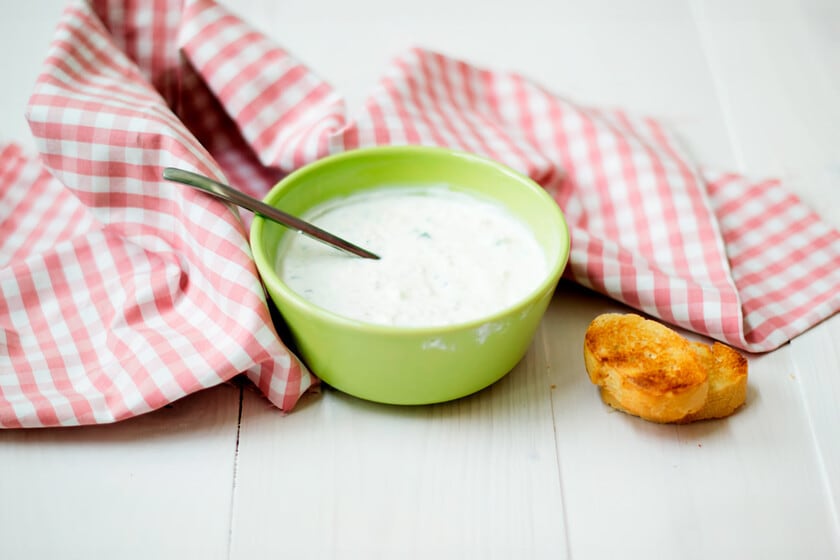 Tzatziki casero: la salsa fría de la mesa griega que se reinventa en la cocina argentina