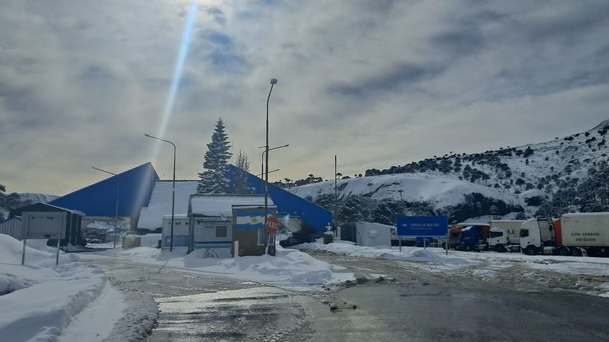 Neuquén y Chile reordenan los relojes en la frontera: así quedan los horarios para cruzar la cordillera en los próximos días