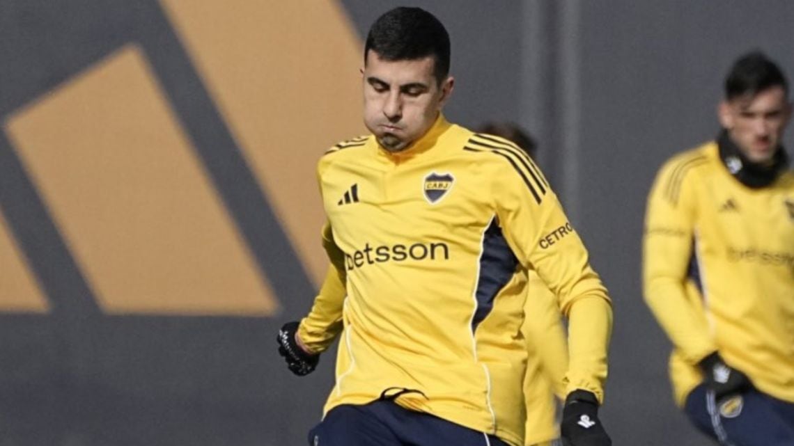 Nueve meses después, Battaglia volvió a tocar la pelota en Boca y ya se frota las manos en Ezeiza