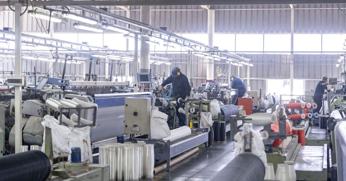 La industria pyme recorta turnos y reorienta su capacidad para sostener el empleo registrado