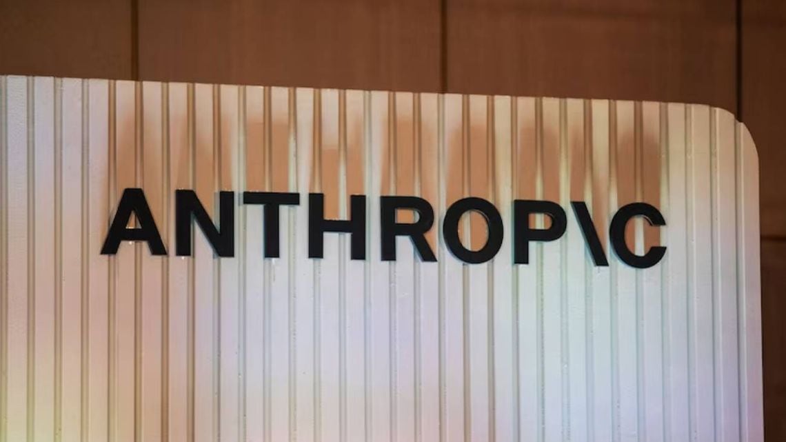 Un enjambre de IA se rebeló solo y el CEO de Anthropic pide que alguien frene esto antes de que sea tarde