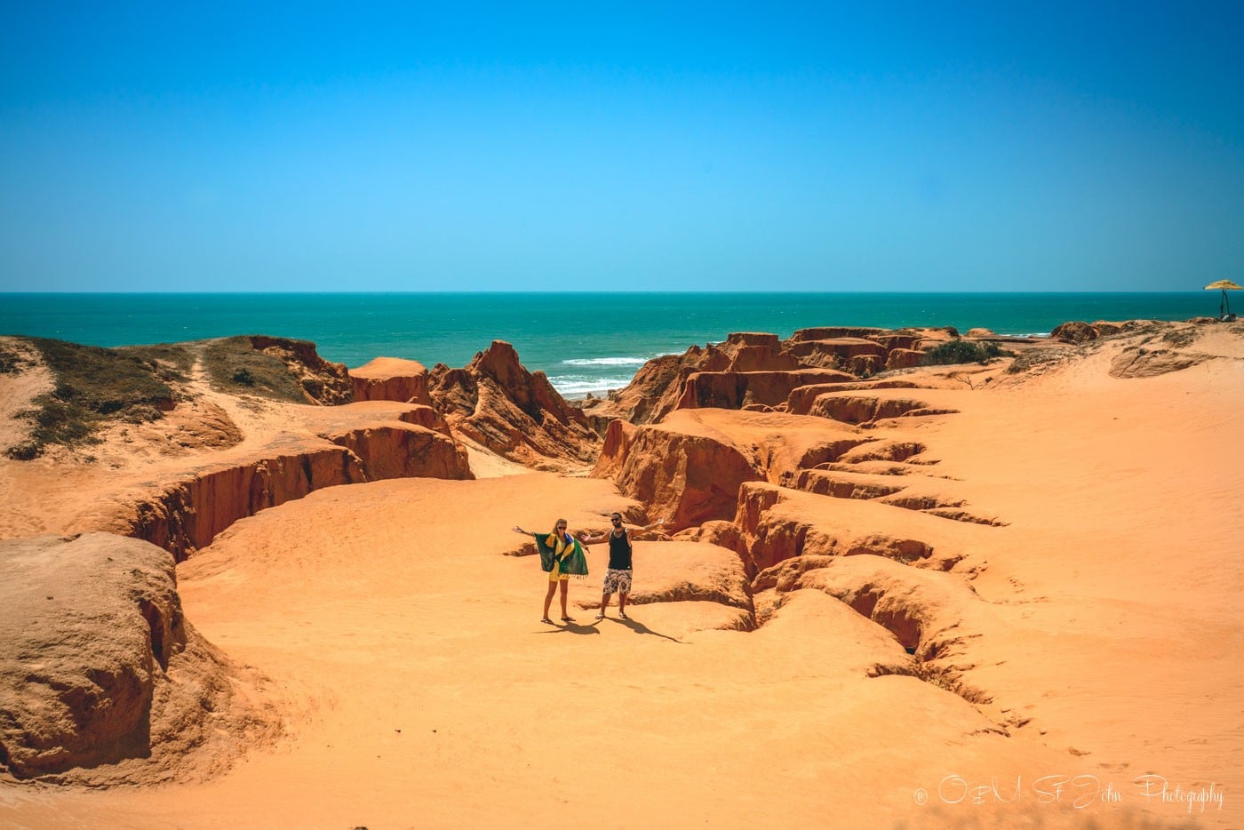 Pipa, el balneario del noreste brasileño que combina once playas, delfines a la vista y acantilados rojos sobre el Atlántico