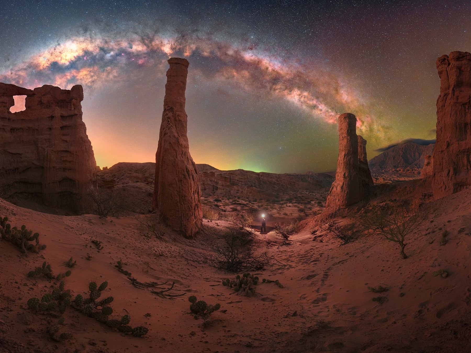 Diez años de cielos argentinos: los secretos de Santile para fotografiar estrellas en Valle de la Luna, Cafayate y otros paisajes del país