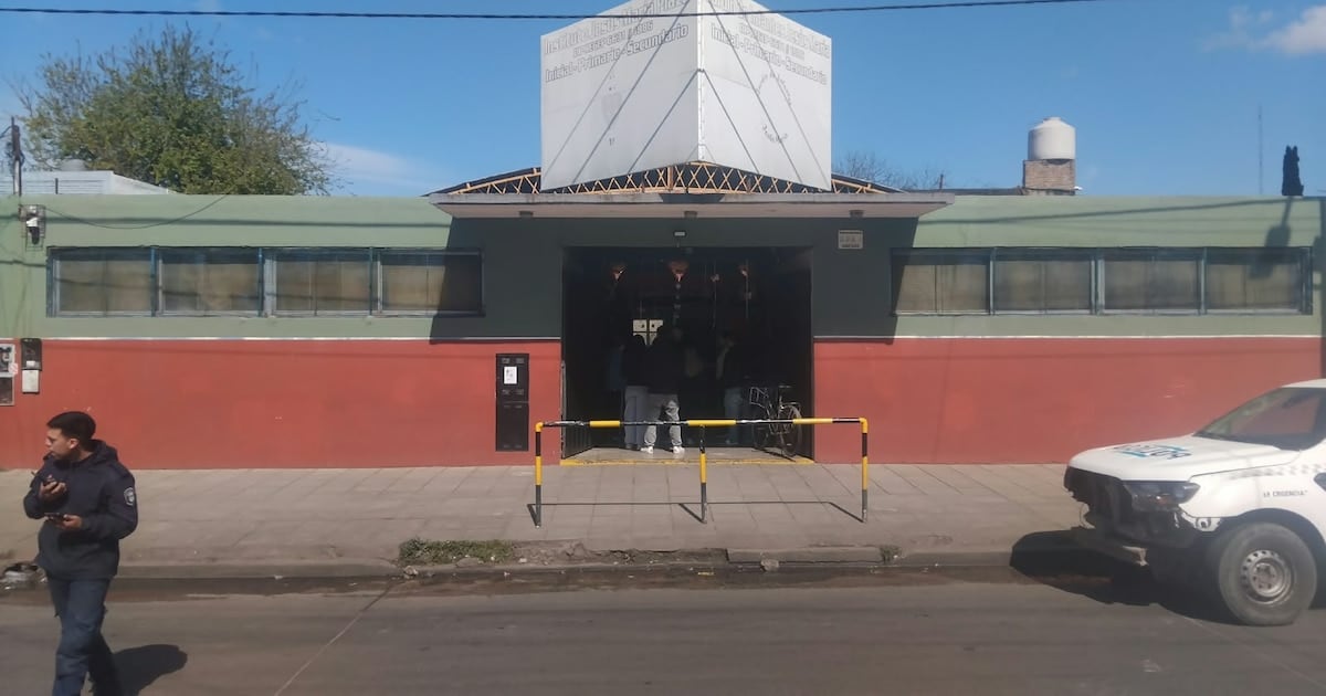 Un revólver en la mochila: un disparo accidental dentro de un colegio de Villa Dorrego puso en alerta a la comunidad educativa