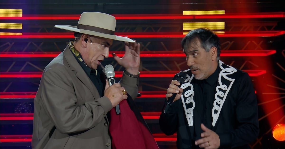 Una noche de western en el escenario: Pipino Cuevas se plantó con el mariachi y se dio el gusto de cantar con el Chaqueño