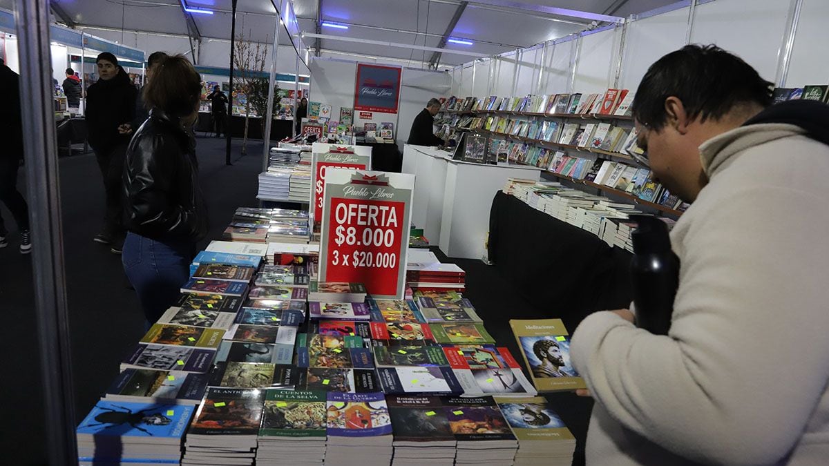 La Feria del Libro de Neuquén se despide con talleres, teatro y un encuentro con Kartun