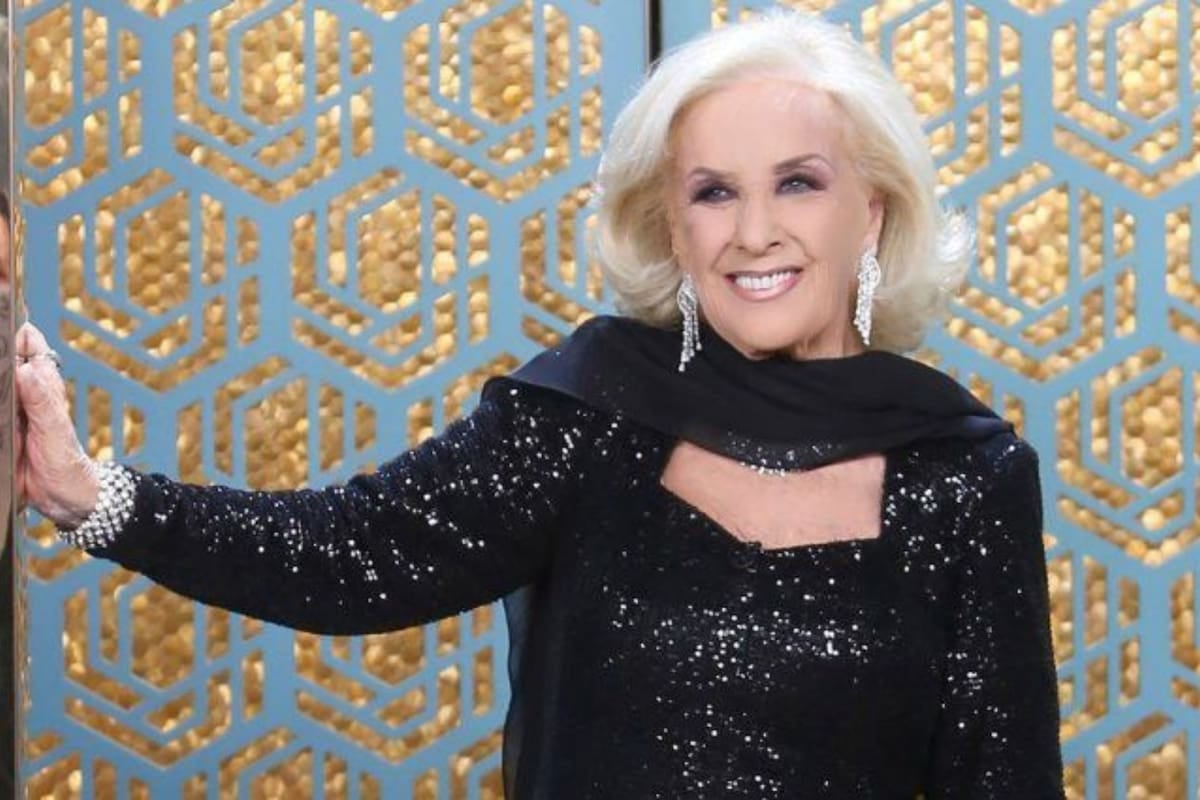 Volvió a internarse Mirtha Legrand: la chica de los almuerzos que no se quiere bajar de la mesa
