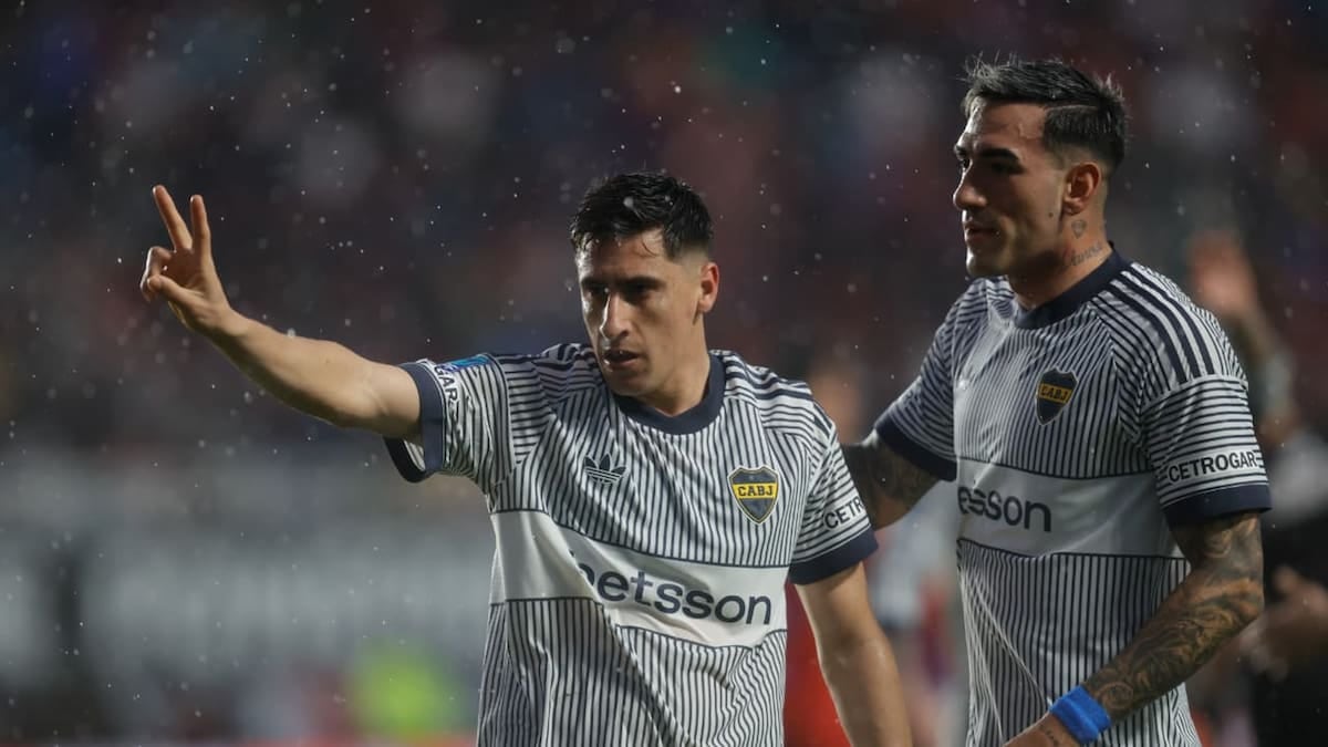 Boca se hizo fuerte en la tormenta y estiró su racha ante un San Lorenzo que se quedó con diez