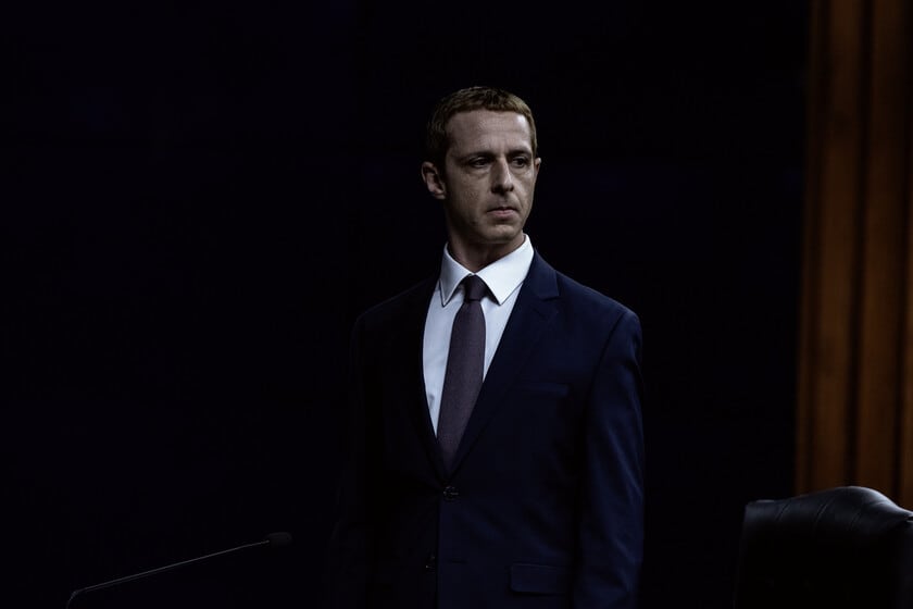 Jeremy Strong se mete en la piel de Zuckerberg y Aaron Sorkin vuelve a poner a Facebook bajo la lupa