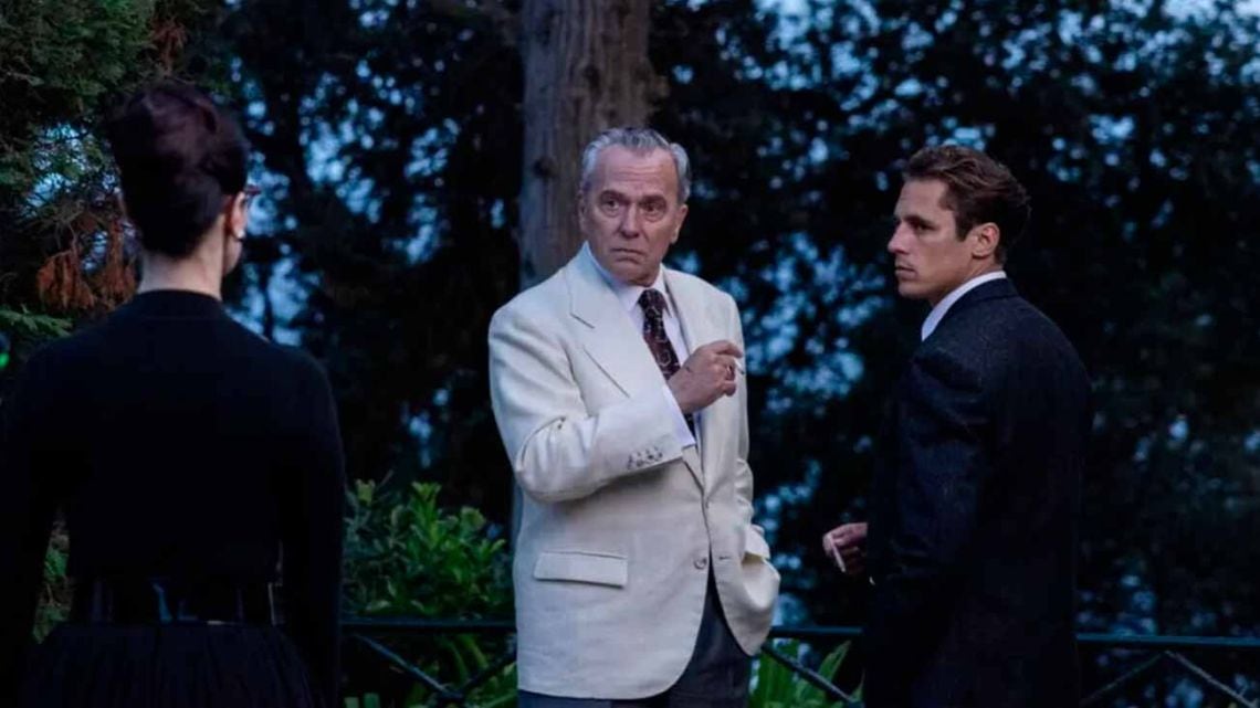 Trece almas, un muerto y un detective que ya no brilla como antes: llega "El problema final" a Netflix