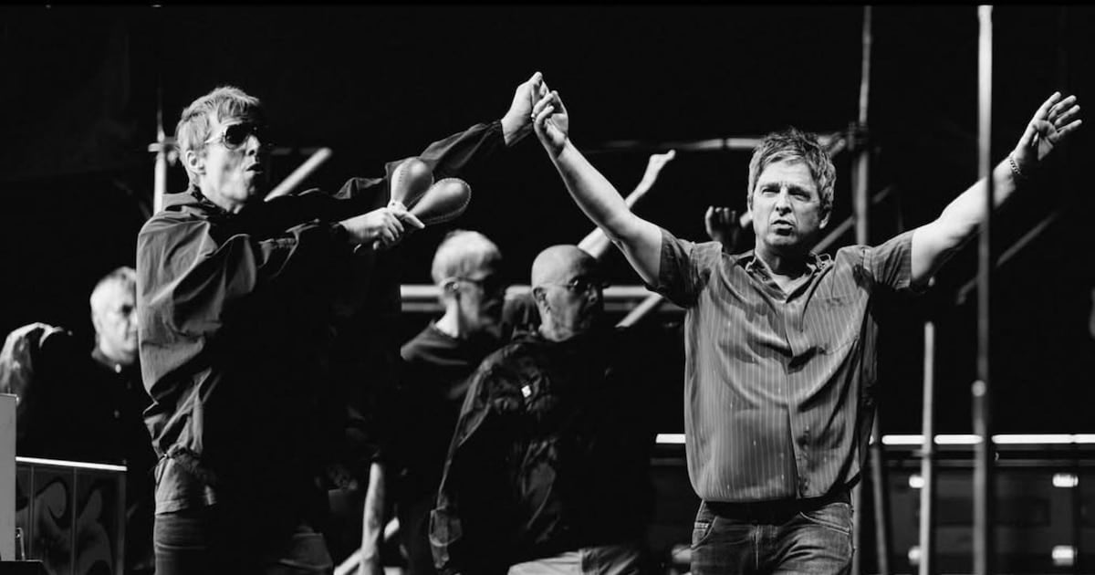 El pogo que conquistó Londres: una foto del público de Oasis en River se llevó un premio internacional