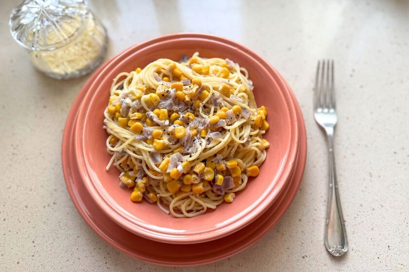 Espaguetis con choclo dorado: un plato de treinta minutos para resolver la comida familiar sin perder cremosidad