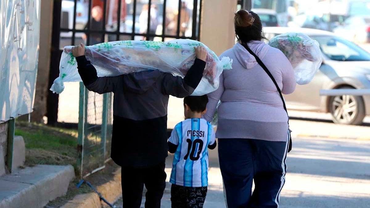 El Mercado Concentrador de Neuquén se prende dos sábados seguidos con chivito del norte y trucha patagónica como estrellas invitadas