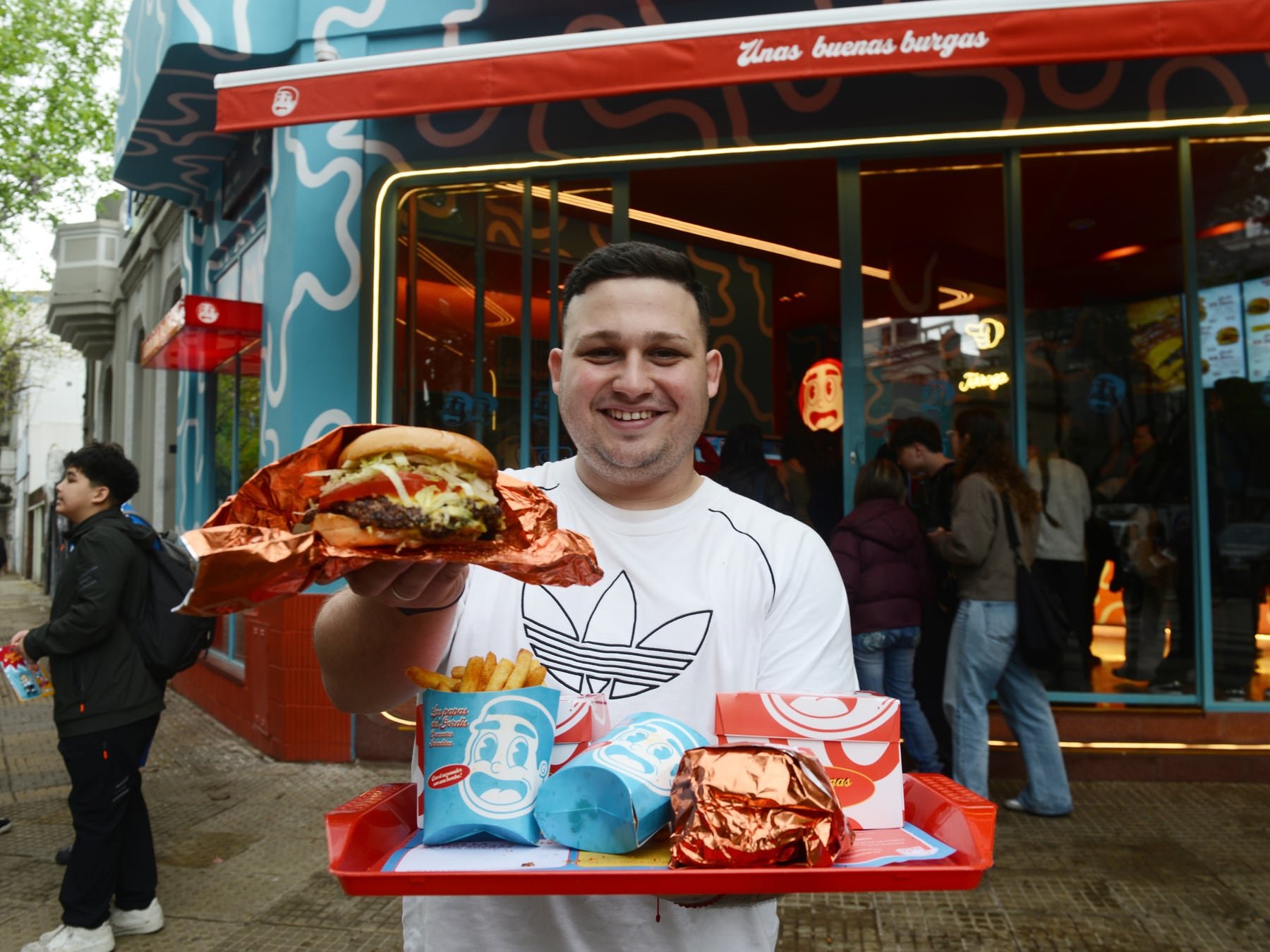 El Gordis estacionó su primer local de hamburguesas en la esquina más caliente de Palermo