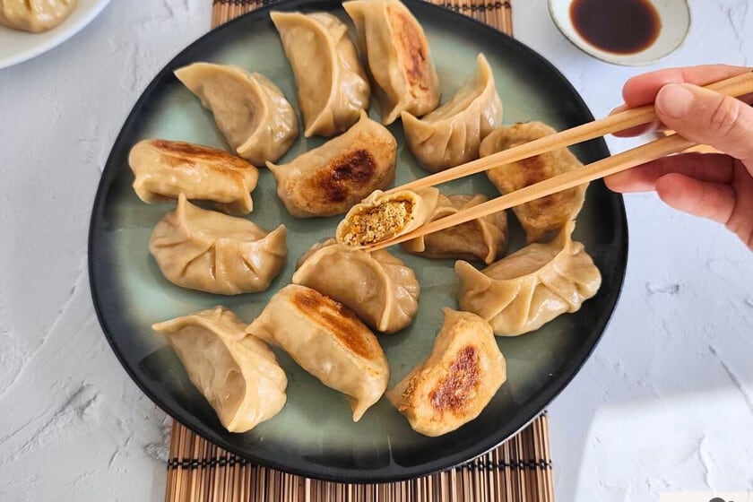 Treinta gyozas de verduras con tofu y shiitake: la receta casera que cruza oriente y cocina de olla