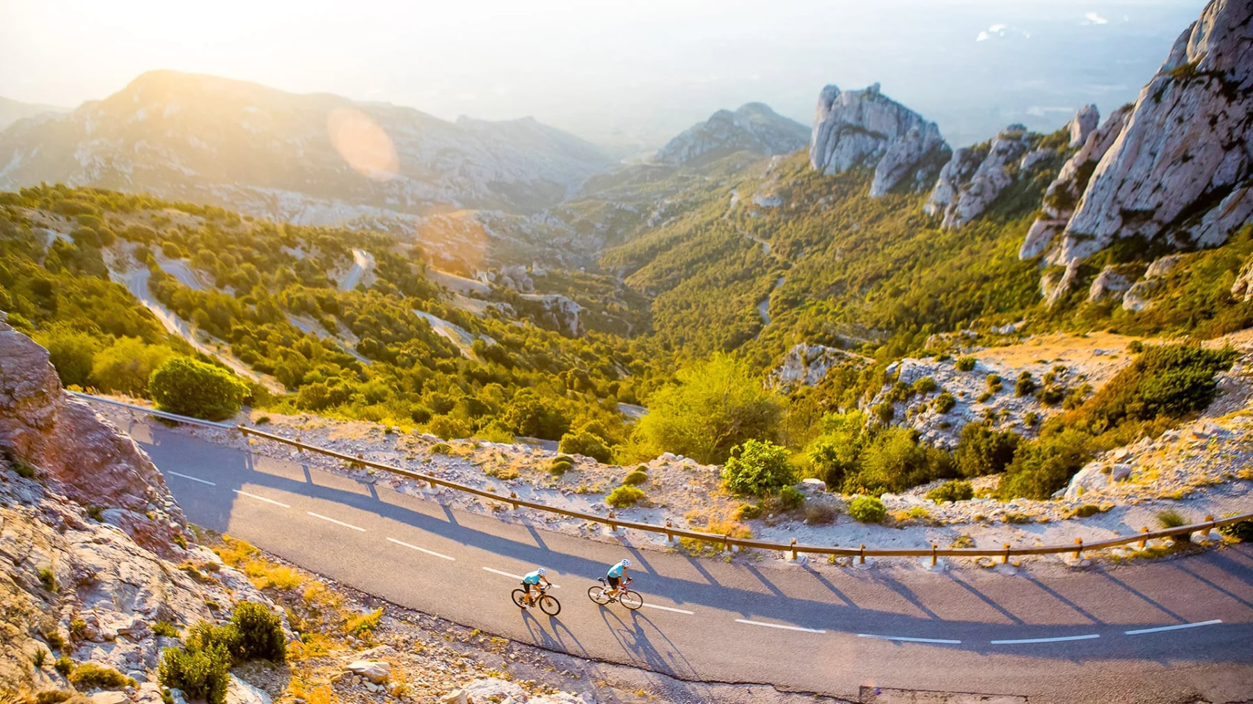 Dos mil kilómetros para unir mar y montaña: la ruta circular que reinventa la manera de recorrer Cataluña