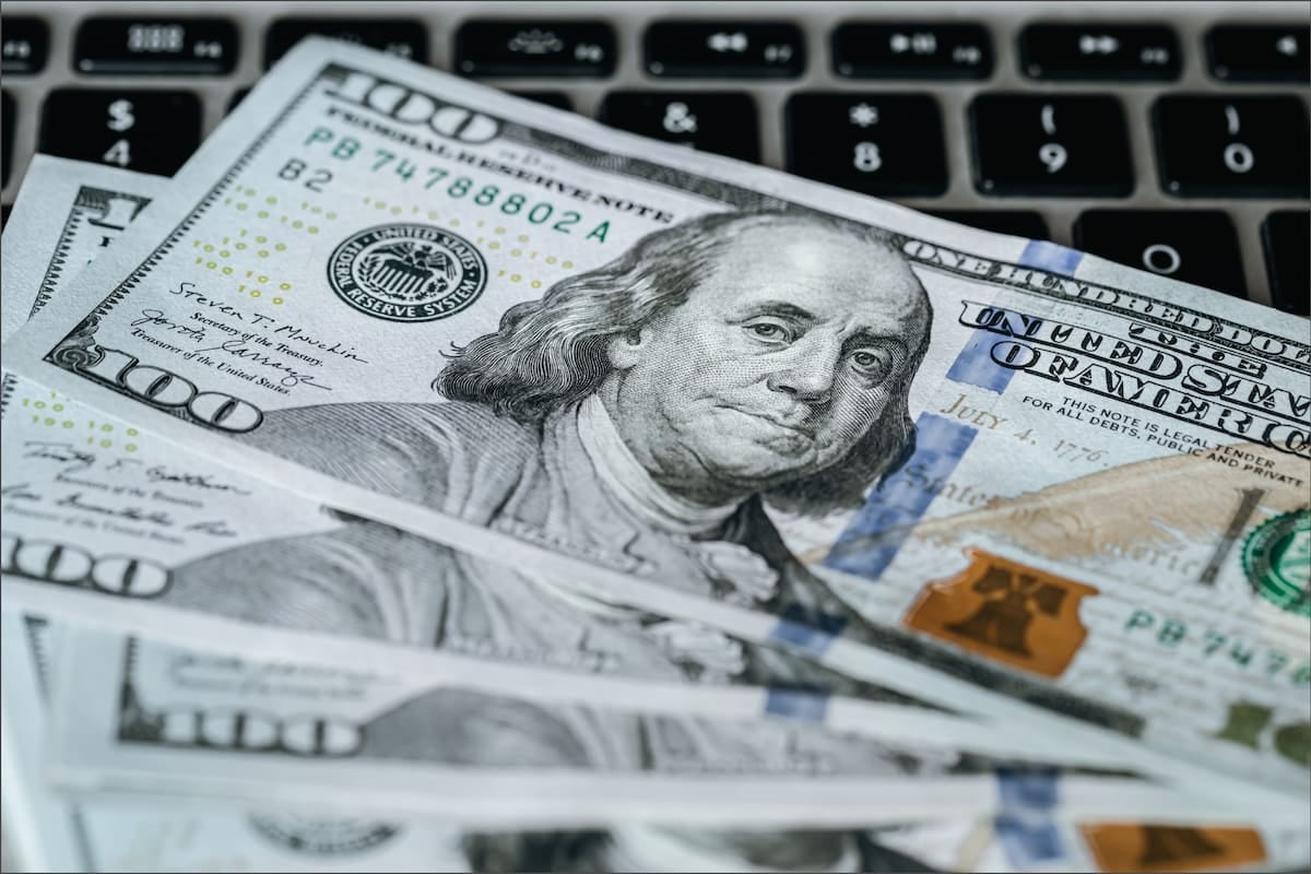 Cotización cambiaria del domingo: el oficial quedó en 1540 pesos y el blue, en 1560