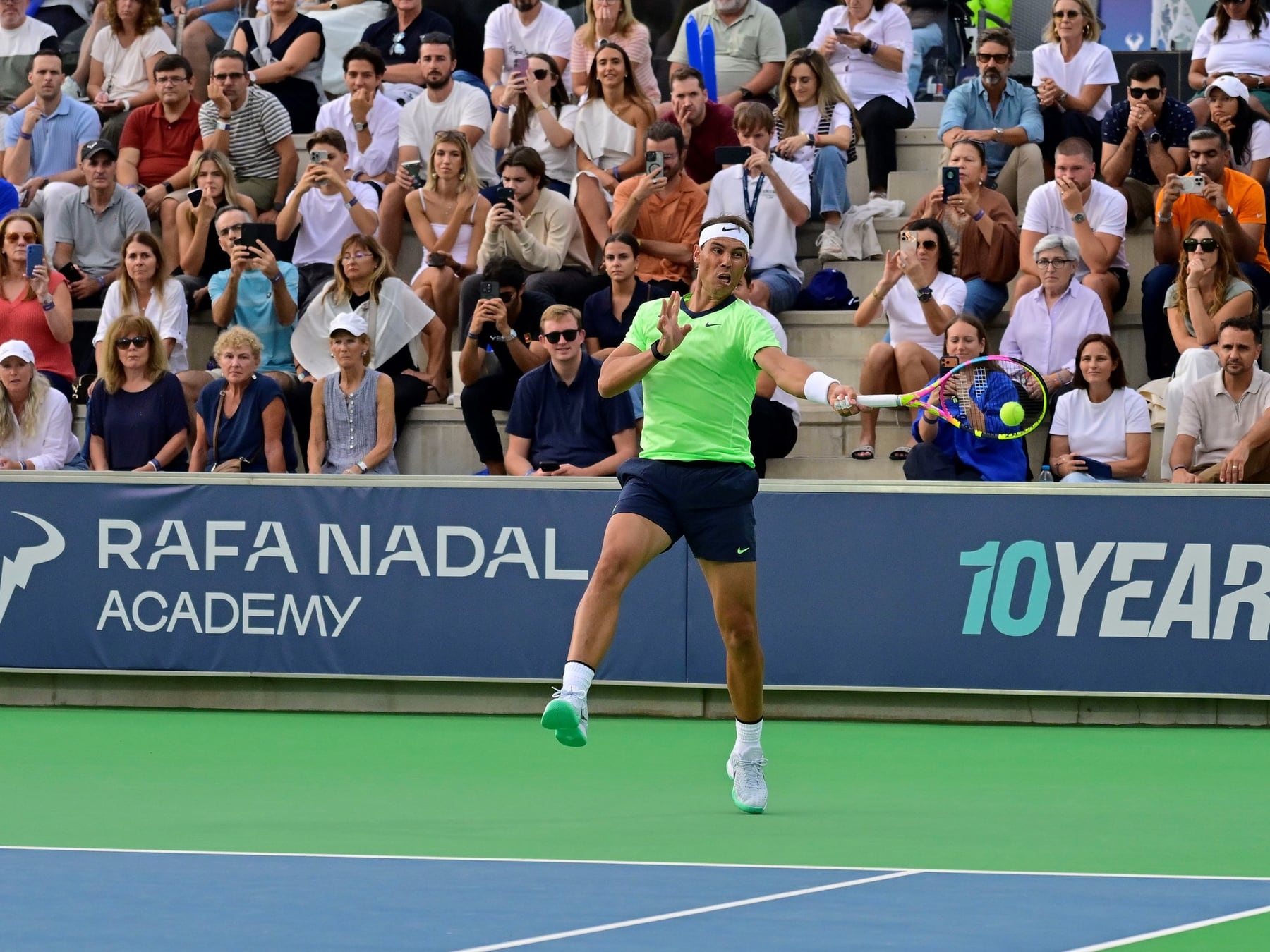 Nadal volvió a empuñar la raqueta y, claro, ganó: el rey no se jubila del todo