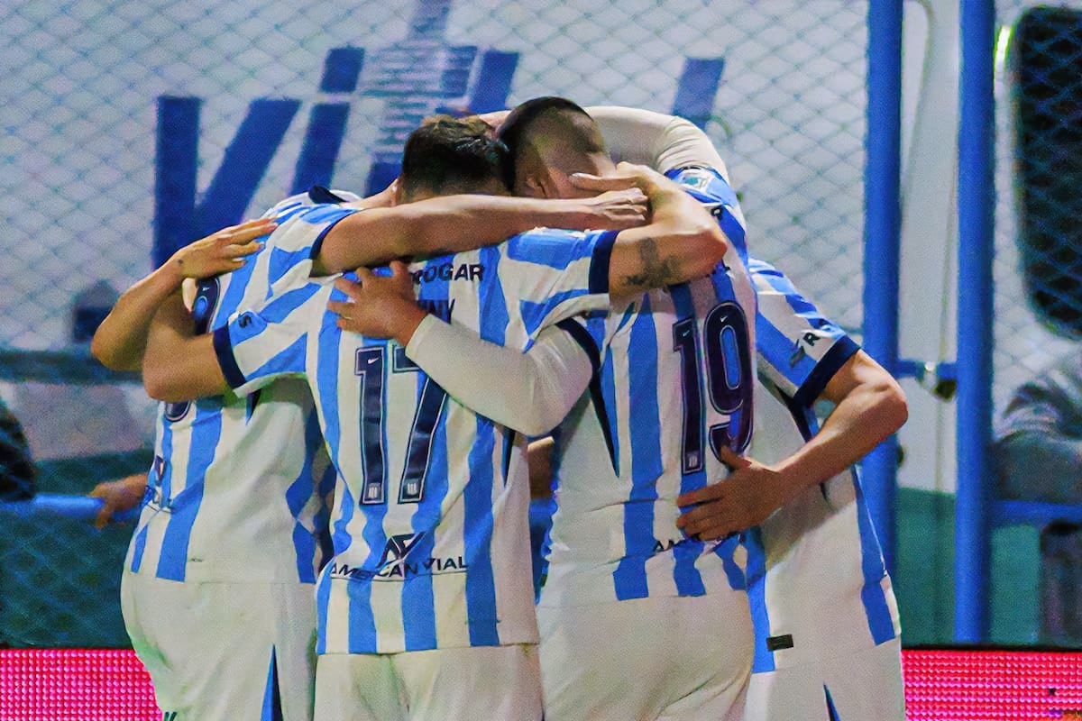 Racing se destapó en Río Cuarto y, por ahora, respira: 2-1 con golazos y un interino que la ve