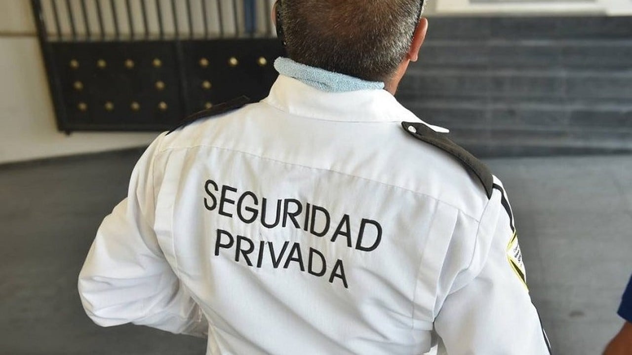Sueldo de vigilador privado en octubre: la escala quedó en 1.838.200 pesos de bolsillo bruto y la suba seguirá hasta diciembre