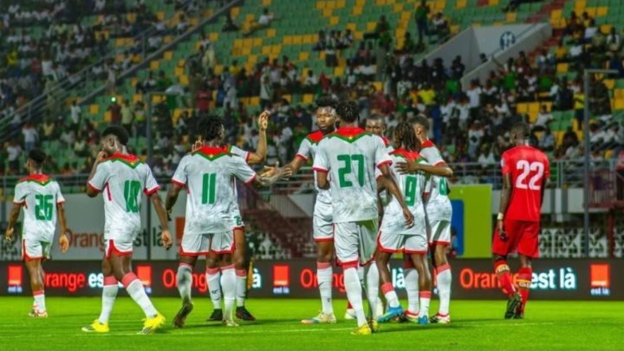 Siete goles y un rival que apenas si llegó a tiempo: Argentina pasó por arriba a una Burkina Faso de emergencia