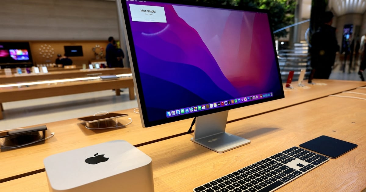 Recuperar hasta 12 GB en una Mac tiene un precio: apagar la inteligencia artificial de Apple