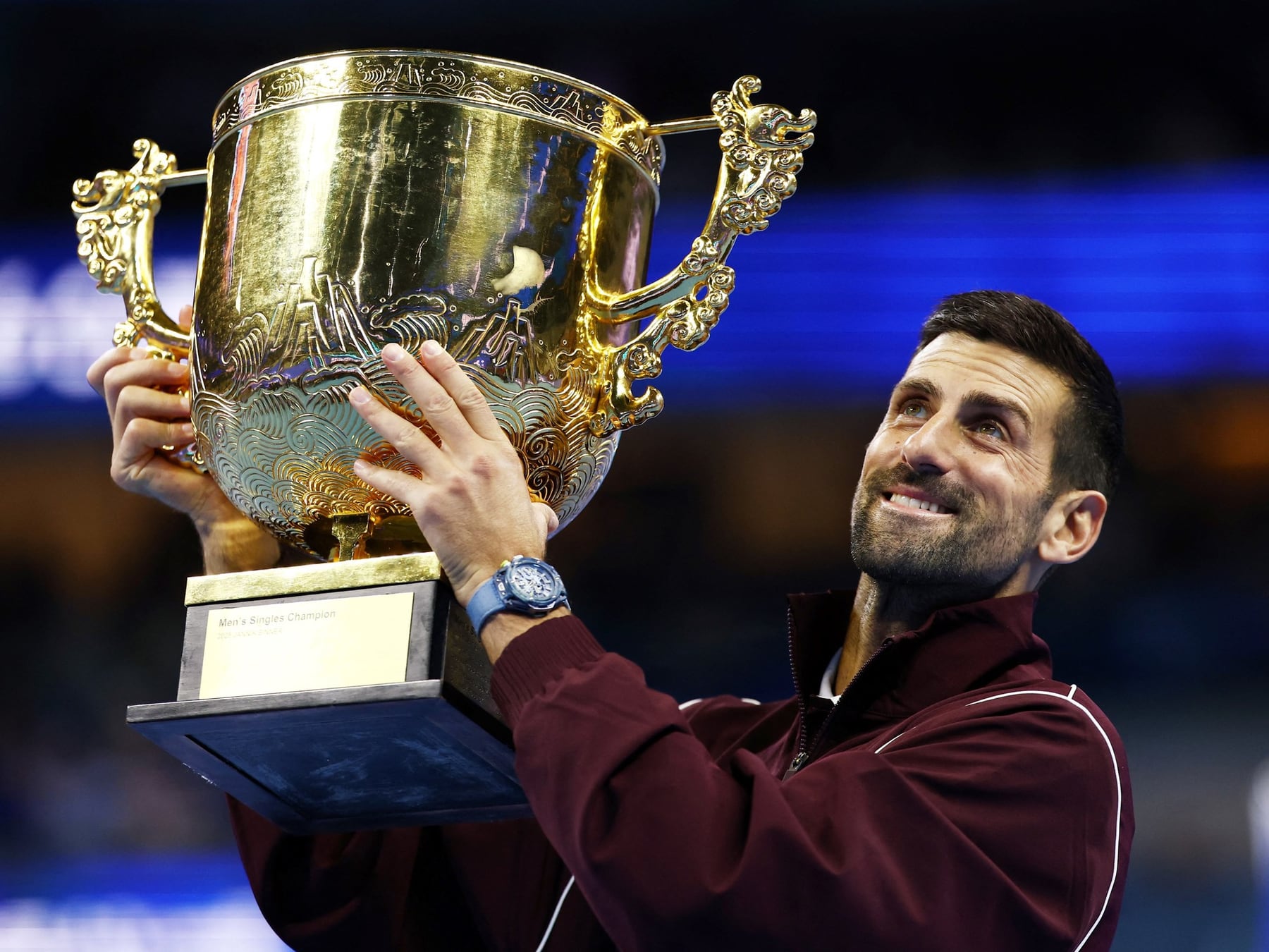 El viejo sigue dando cátedra: Djokovic ganó en Pekín y quedó a uno del récord de Federer