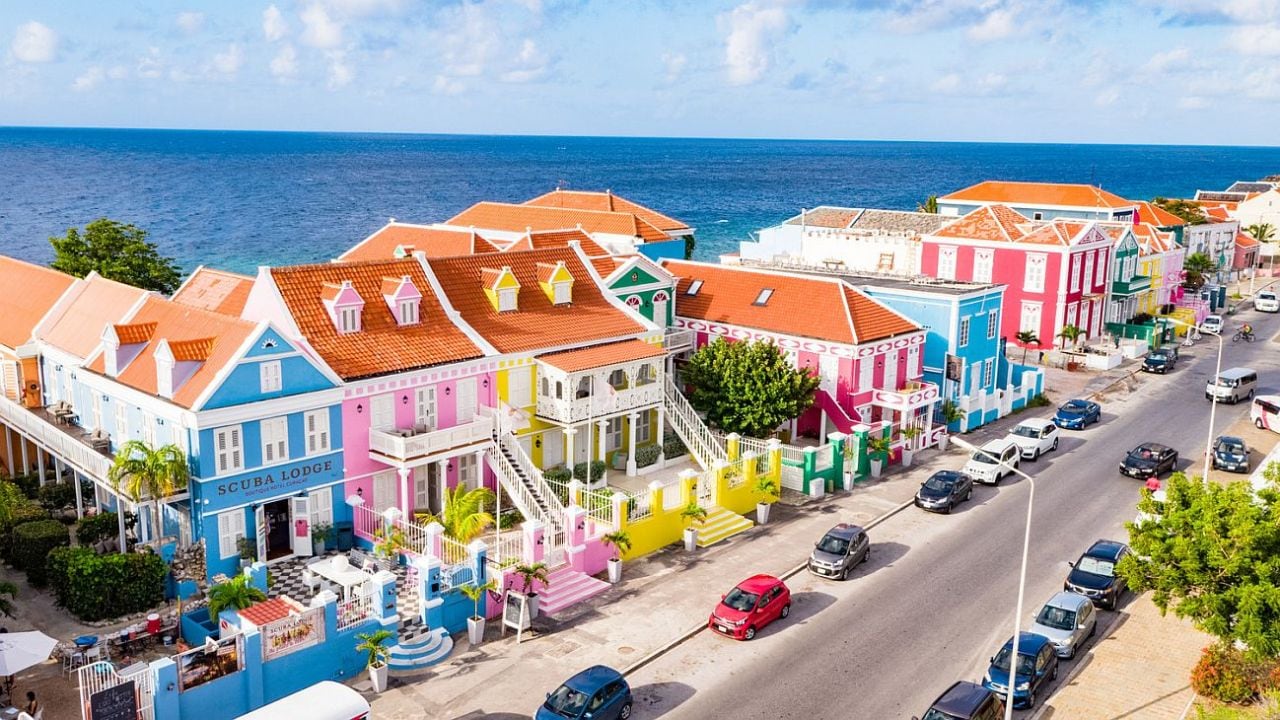 Curazao, una isla del Caribe sur que se recorre con los pies en la tierra, los ojos en el mar y la mesa siempre cerca