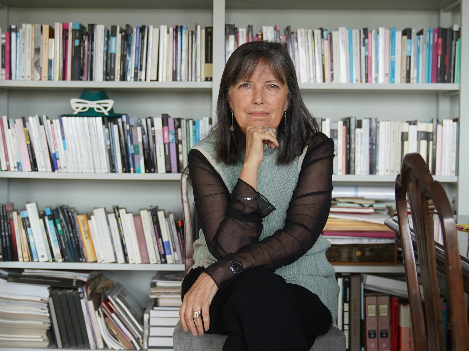 Un canto que vuelve del silencio: la nueva novela de Claudia Piñeiro recorre el duelo, las aves y la trastienda de editar