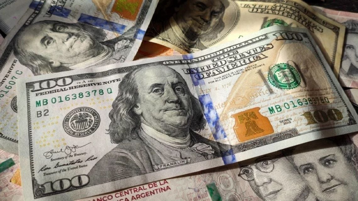 El blue cerró a $1.540 y se igualó con el oficial del Banco Nación en la rueda del viernes