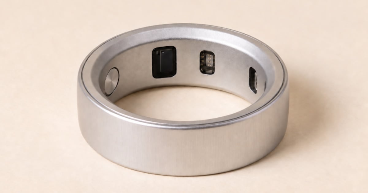 Un anillo que te ahorra abrir el teléfono y te deja elegir con qué IA hablar
