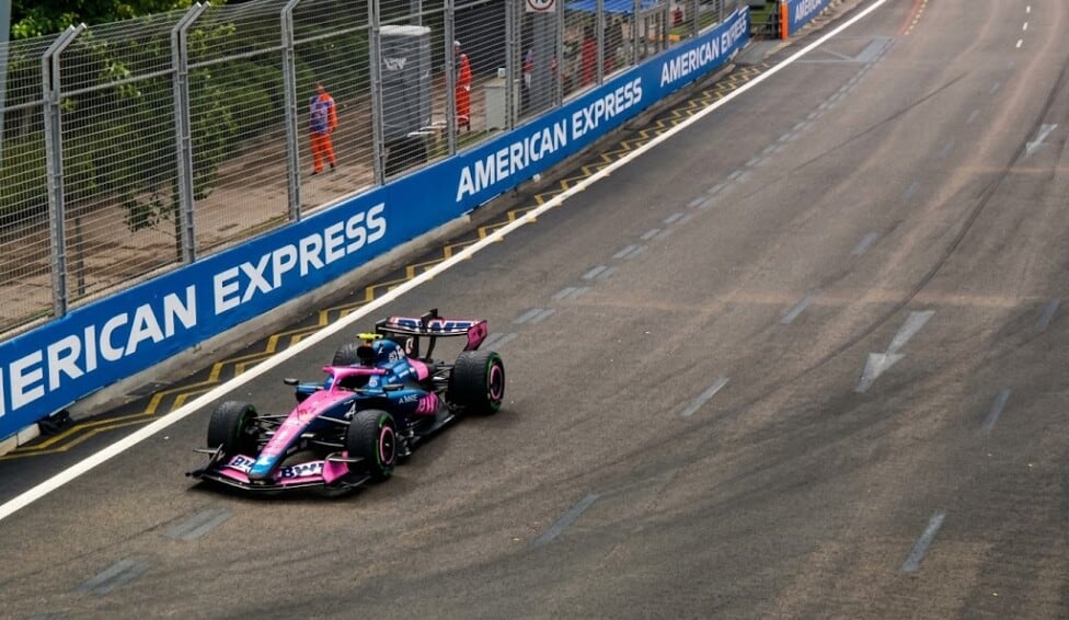 Verstappen se dio el gusto en Marina Bay y Colapinto se quedó mirando el motor apagado