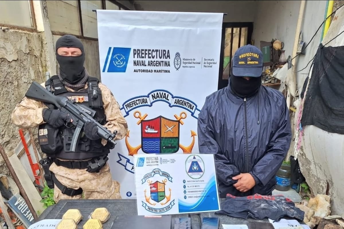 Allanamientos en Caleta Olivia: secuestran cuatro lingotes de oro ocultos en el tanque de un inodoro