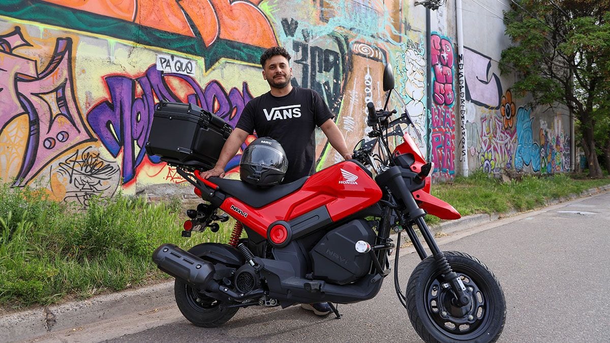 Un mecánico neuquino vende su taller, se sube a una moto chica y se va a Alaska sin fecha de vuelta