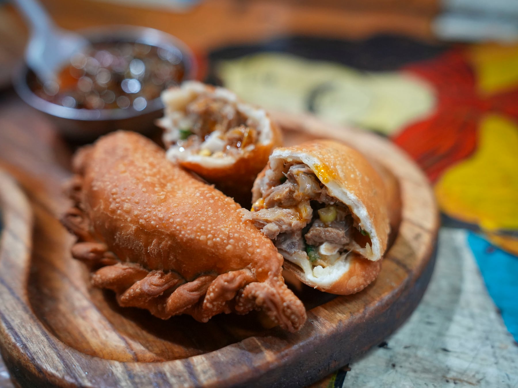 Recetas de provincia que sobrevivieron al viaje: cinco templos de la empanada regional en Buenos Aires