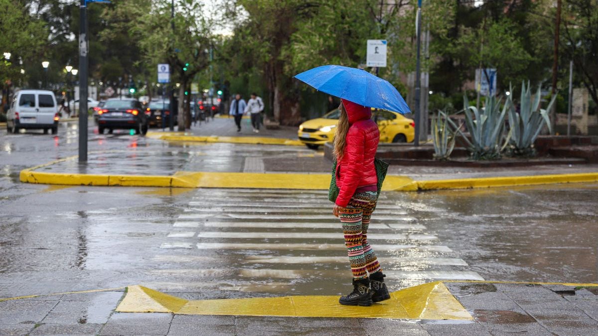 Neuquén bajo el agua y el granizo: la naranja se enciende sobre el interior de la provincia