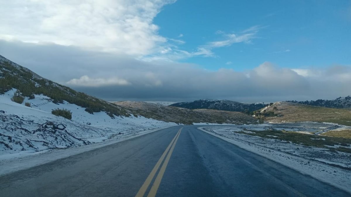 Cordillera neuquina: los dos pasos a Chile siguen abiertos, pero la calzada obliga a ir con cadenas y a no confiarse