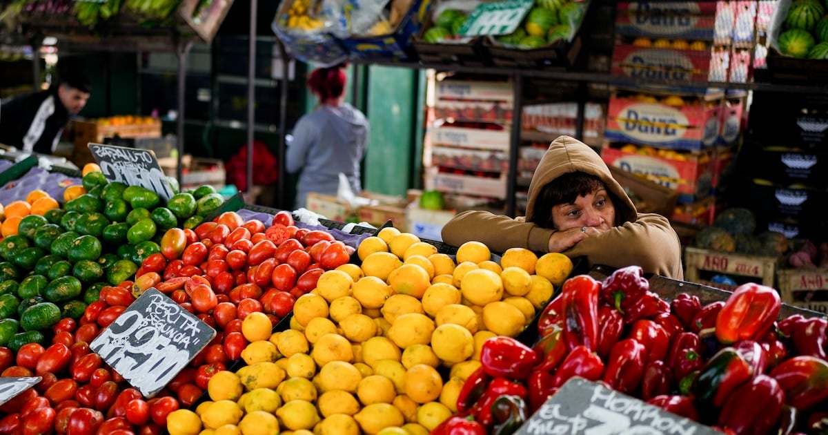 El tomate volvió a picar fuerte en septiembre y la lechuga le hizo contrapeso en la góndola
