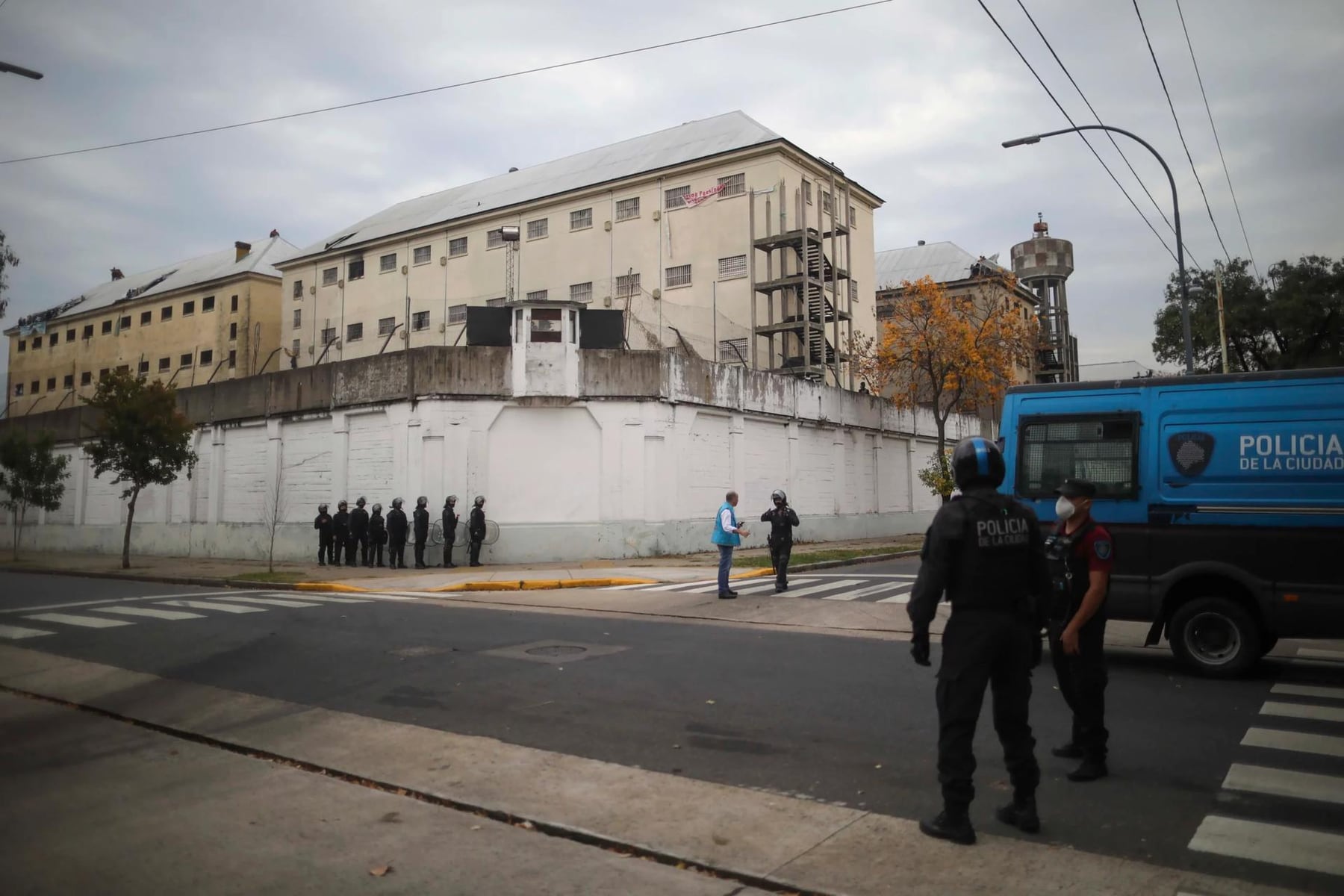 Vaciamiento de Devoto: más de mil internos ya fueron reubicados en Marcos Paz y crecen las quejas por la falta de pertenencias