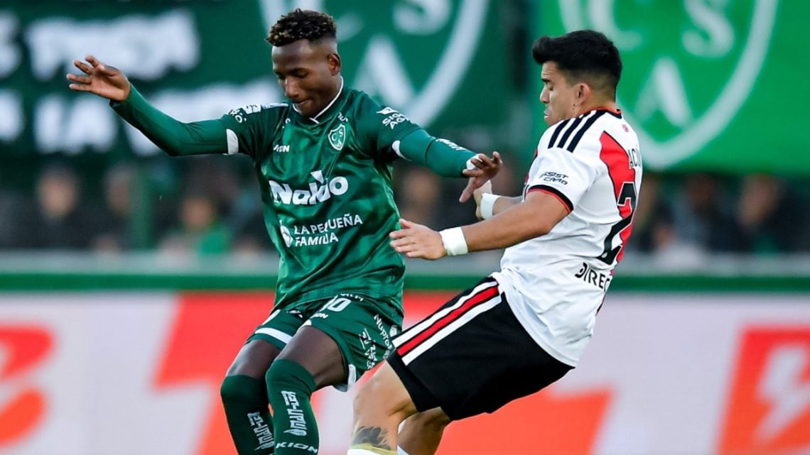 Sarmiento le pintó la cara a River en Junín y ahora sueña con la punta