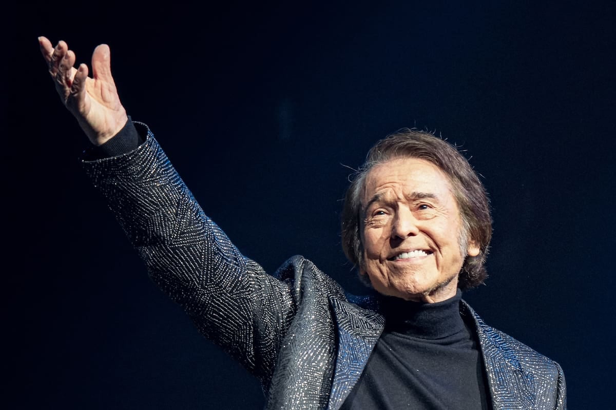 Raphael vuelve al Gran Rex con su show aniversario y la serie que le cuenta la vida