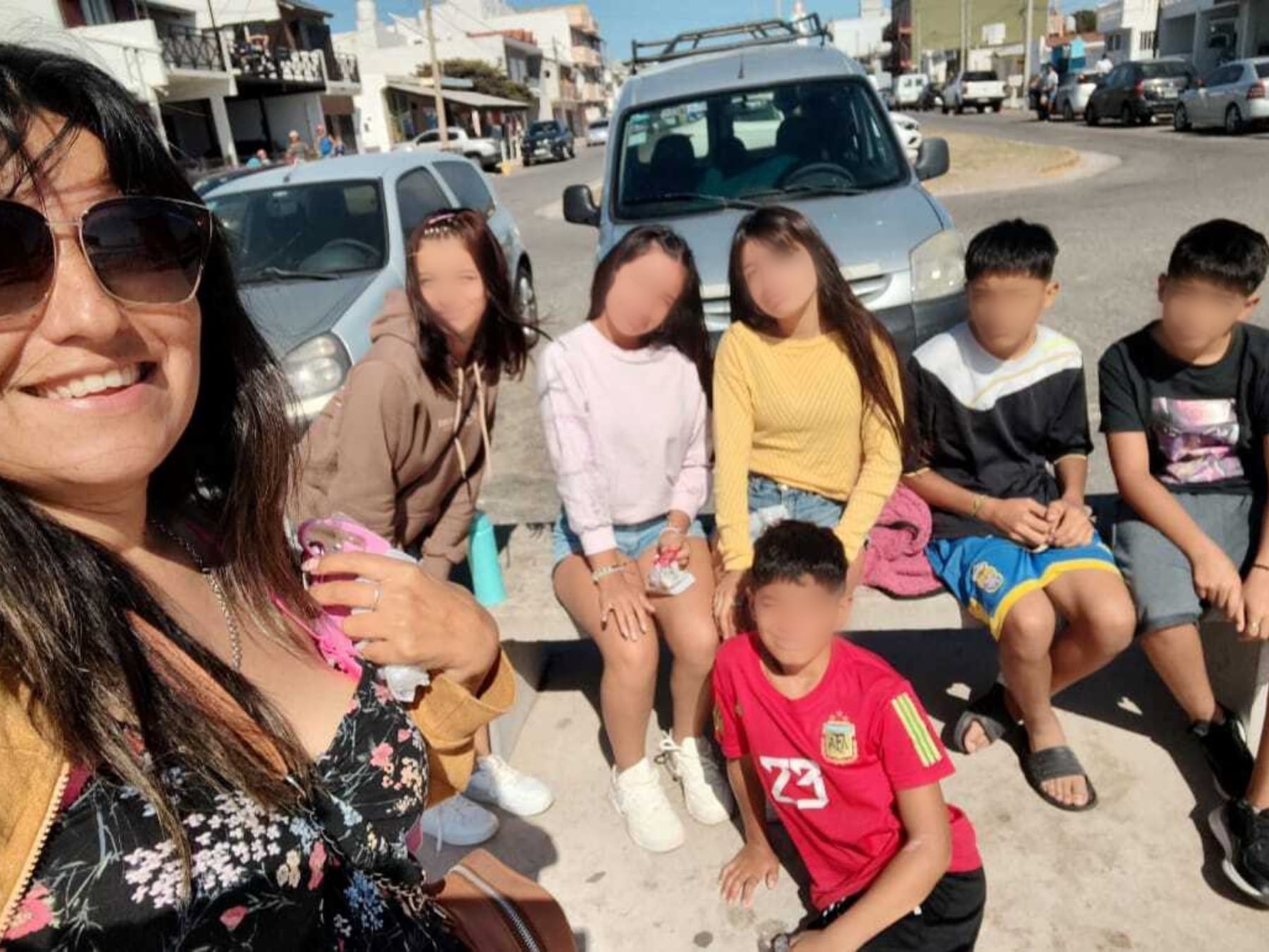 De dos a nueve en una casa: la historia de María Laura, que adoptó a seis hermanos y tuvo un bebé en el medio