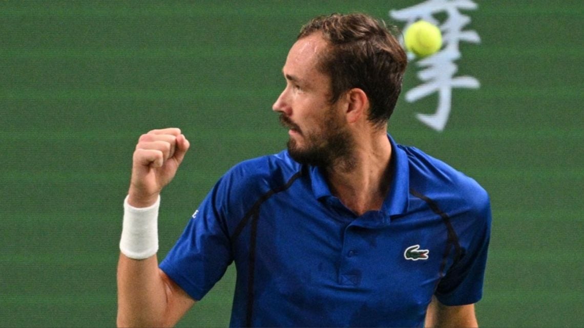 Shanghái se ilusiona con el pibe Jódar y Medvedev se cuela en semis con una remontada a la rusa
