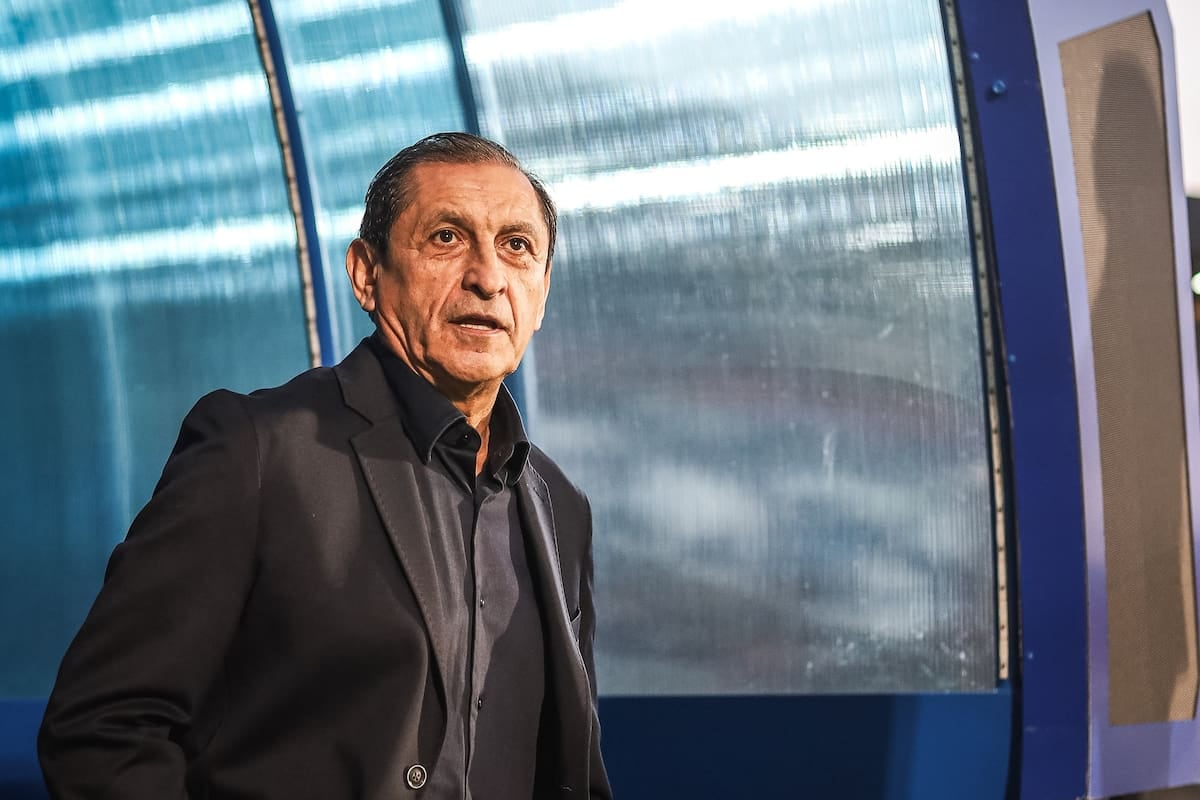 Ramón Díaz se queda mirando el teléfono: prefiere un llamado de River antes que un contrato en Brasil