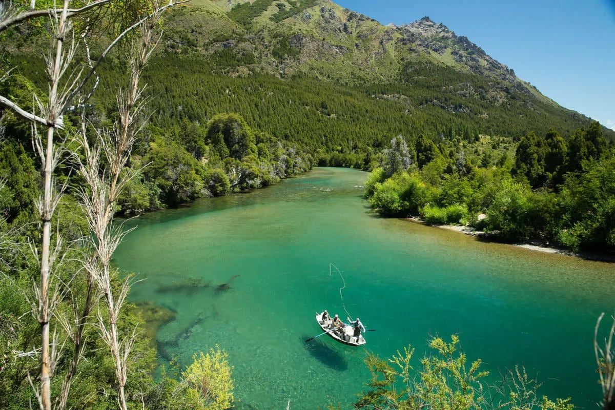 Pesca en Neuquén: arranca la venta de permisos y se viene otra temporada de truchas y salmones en la Patagonia