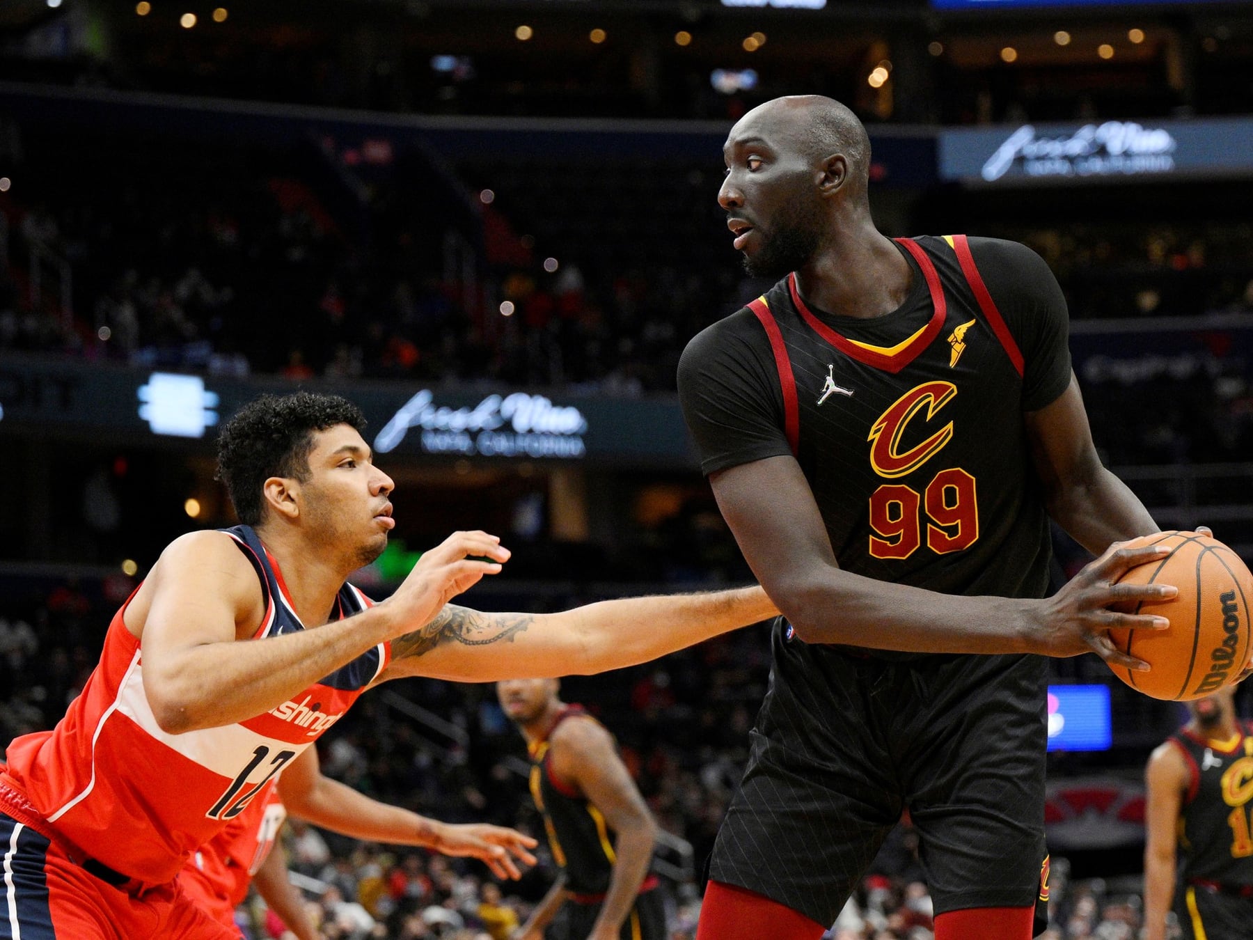 Viene el gigante: Tacko Fall recaló en Philadelphia y la pregunta es de pura geometría