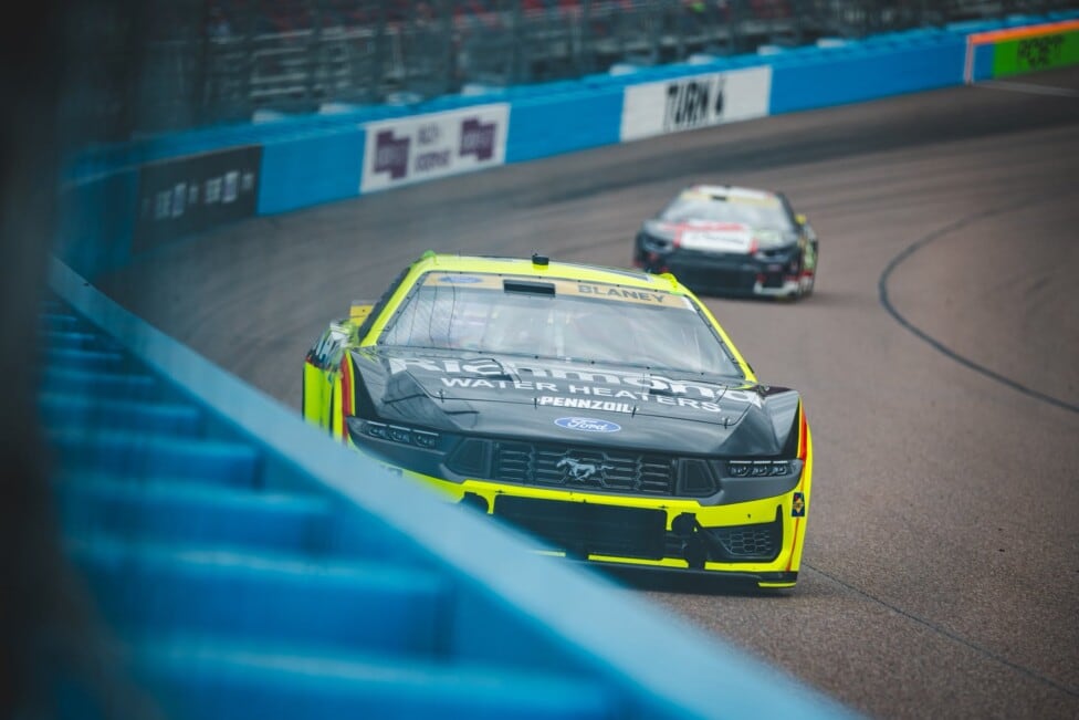 Phoenix decidió con el sobre cerrado: Blaney al frente, Larson a las piñas